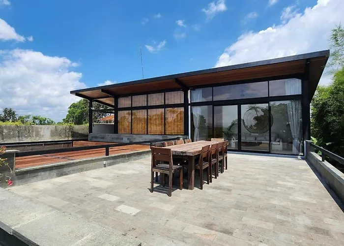 4 Bedroom Retreat - Access *