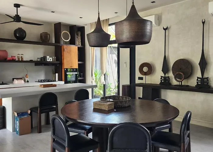 4 Bedroom Retreat - Access *