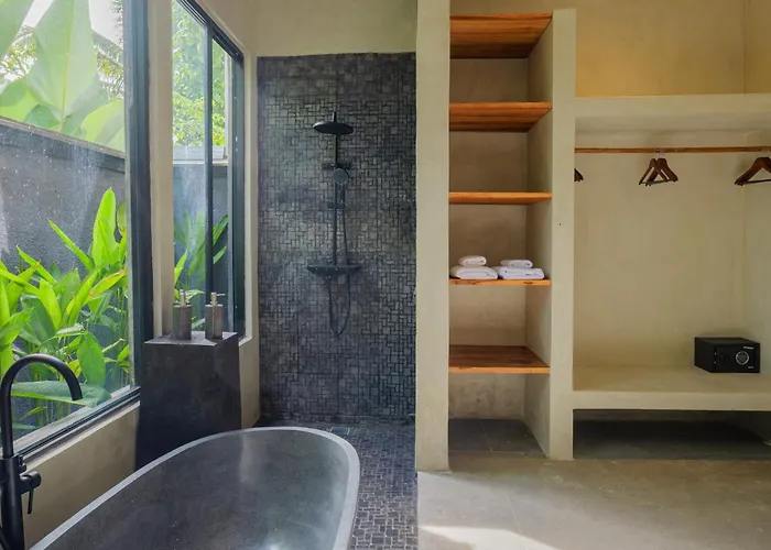 4 Bedroom Retreat - Access