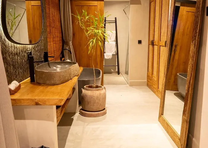 4 Bedroom Retreat - Access