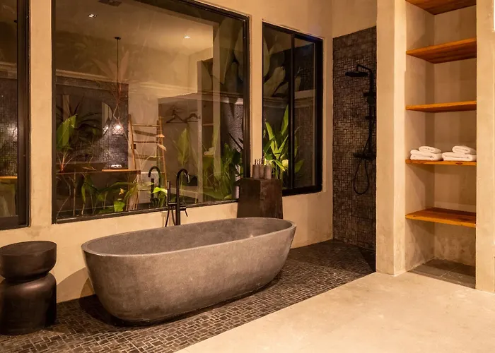 4 Bedroom Retreat - Access